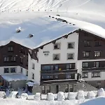 Ulli Hotel 4*