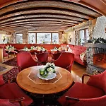 Ulli Hotel