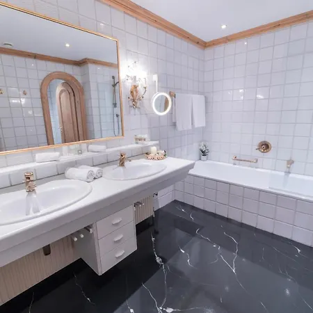 Ulli Hotel