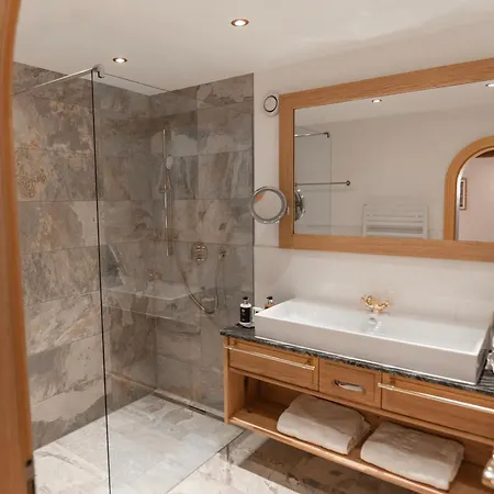 Hotell Ulli 4*