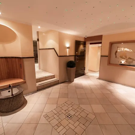 乌利酒店 4* Zürs