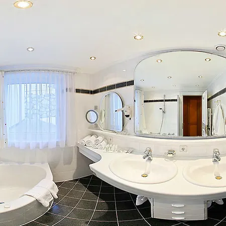 Ulli Hotel 4*