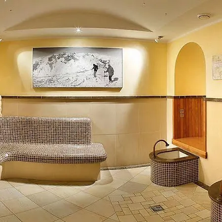 Ulli Hotel Zuers